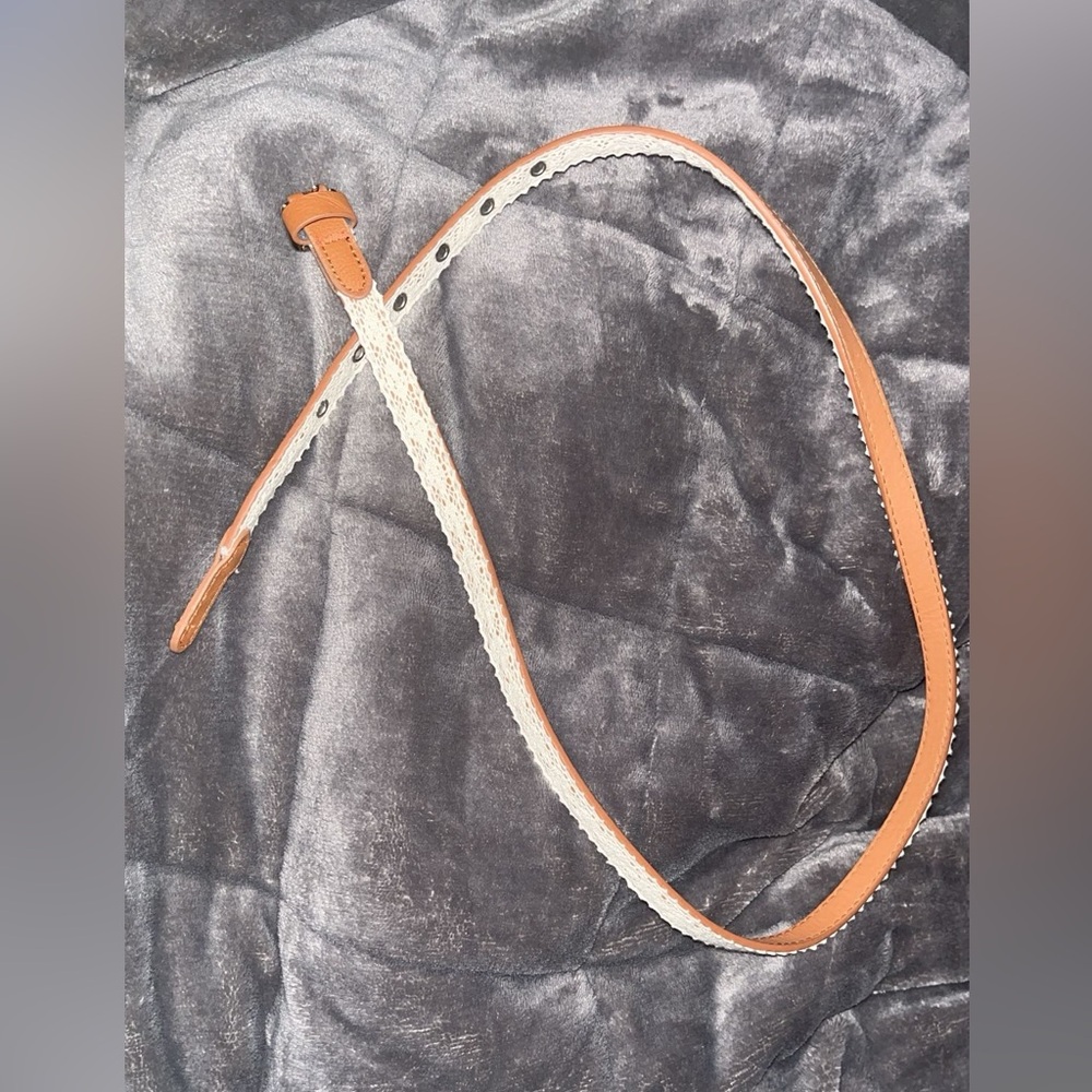 🤍 EUC Skinny fashion lace belt 🤍